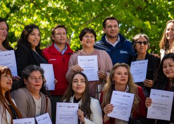 “Cuidando con Amor”: cuidadoras maulinas reciben certificación gracias a alianza entre CRDP y AIEP
