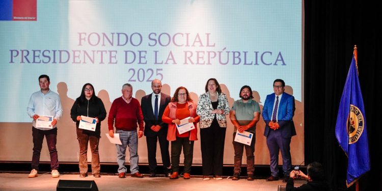 Delegado Aqueveque entregó recursos a 26 organizaciones sociales y deportivas