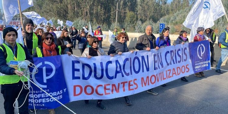 Corte Suprema dejó sin efecto descuento a docentes por paralizaciones