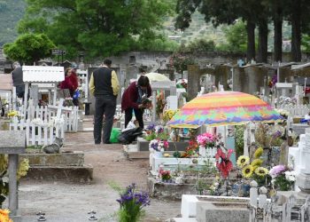 Obispo Galo Fernández celebrará misas en cementerios de Curicó y Talca