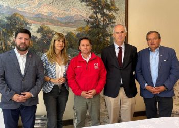 Gobernador viaja a Valparaíso para solicitar mayor autonomía y fondos de emergencia a los Gobiernos Regionales