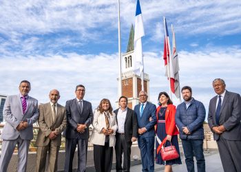  Gobierno del Maule realiza histórico izamiento de la bandera evangélica en su edificio institucional
