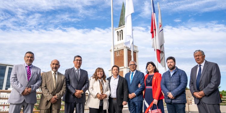 Gobierno del Maule realiza histórico izamiento de la bandera evangélica en su edificio institucional