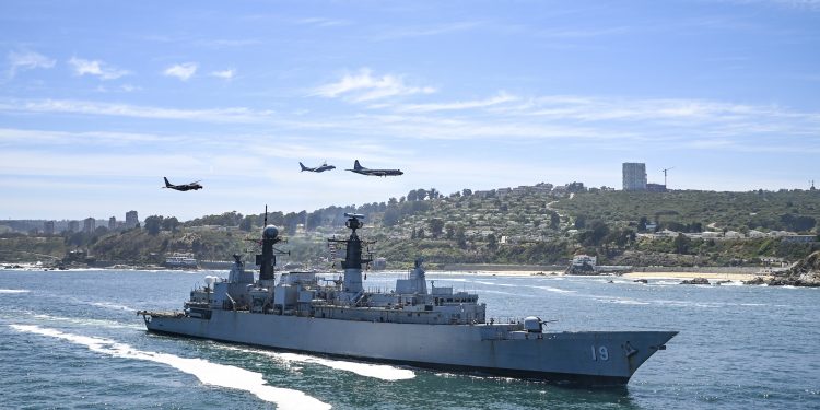 Unidades de la Armada de Chile culminaron entrenamiento anual el el sur por mar, aire y tierra