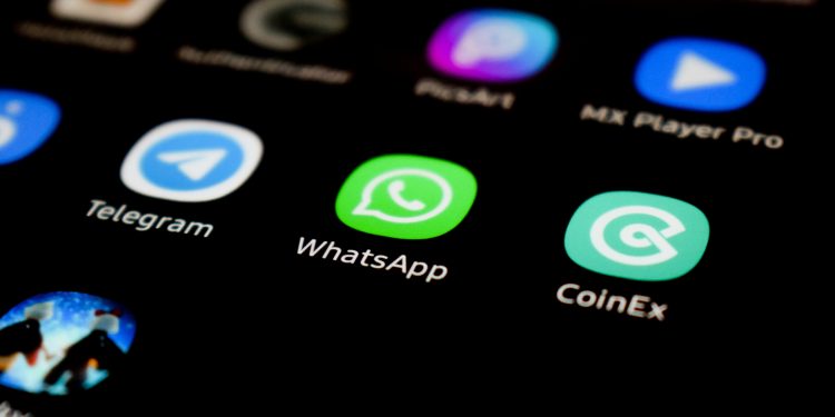 WhatsApp: cómo funciona el engaño de compartir pantalla