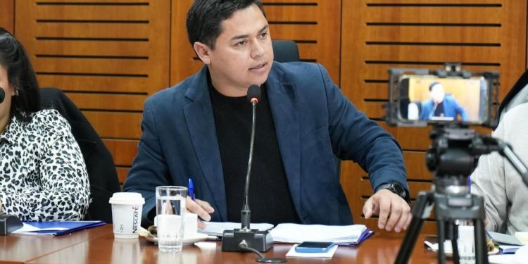 Programa que beneficia a más de 3.500 adultos mayores en grave riesgo de cerrar