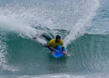 Leyenda mundial del bodyboard, Mike Stewart, se queda con el primer lugar del Memorial SQR 2025 en Pelluhue