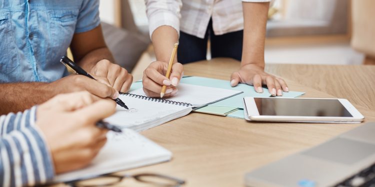 Municipalidades concentran casi la mitad del personal de la Administración del Estado y un 8% no publica correctamente su información de personal