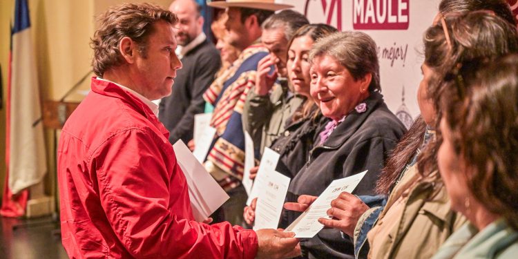 Gobierno del Maule respalda a 160 organizaciones sociales de Linares a través del Fondo 8% FNDR