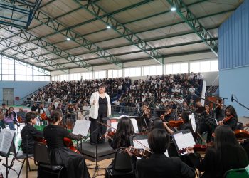 Orquesta Infantil y Juvenil del TRM realizó concierto de extensión en el Liceo Pablo Neruda de Talca