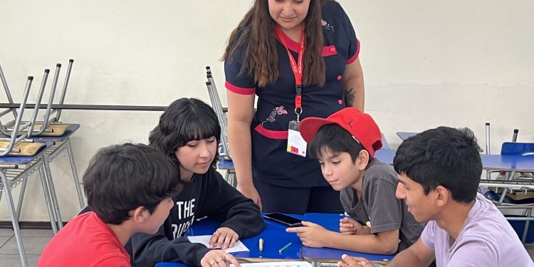 Enseña Chile busca profesionales de la región para transformar las salas de clases