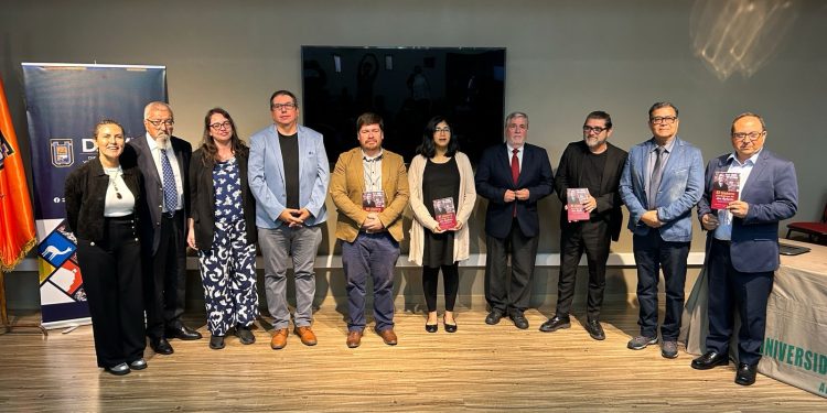 “El tintero prodigioso”: Universidad de Tarapacá y Fundación Roberto Hernández celebran en Arica legado del gran bibliófilo con nuevo libr