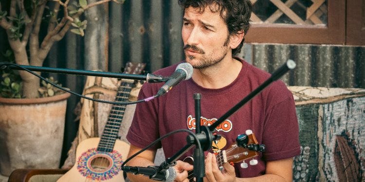 Diego Lorenzini arma una fiesta entre héroes, amigos y familia en “¿Y?”, su primer disco de colaboraciones