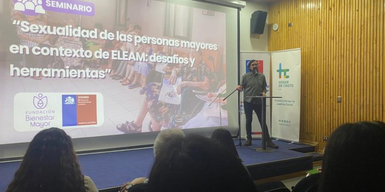 SENAMA Maule y Fundación Hogar de Cristo realizan seminario sobre la sexualidad en personas mayores en residencias de larga estadía
