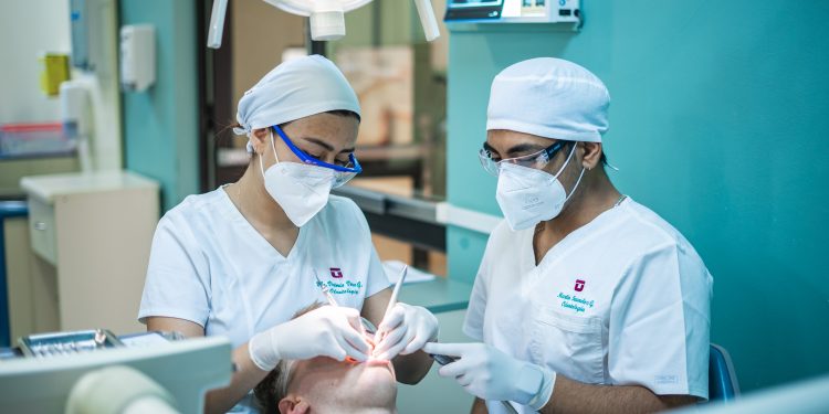Limpieza dental a bajo costo: Odontología UTalca se suma a la cruzada solidaria de Teletón