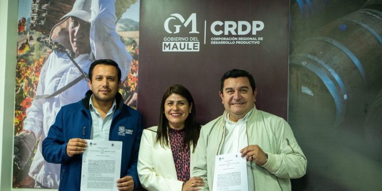 CRDP Maule y Municipalidad de Pelarco firman convenio para fortalecer el desarrollo local y apoyar a emprendedores