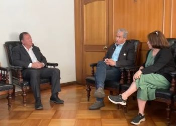 Alcalde de Talca se compromete a reducir despido de profesores tras reunión con presidente del Colegio de la Orden