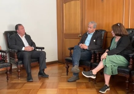 Alcalde de Talca se compromete a reducir despido de profesores tras reunión con presidente del Colegio de la Orden