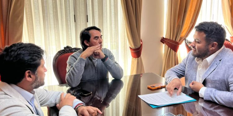 Recursos de Subdere permitirán financiar el mejoramiento de veredas en Retiro