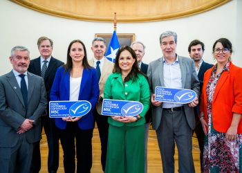 Pescadores Industriales presentan a Cancillería la recertificación internacional que acredita al jurel chileno como pesquería sostenible