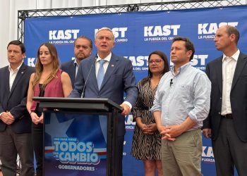 Gobernadores regionales encabezados por Álvarez-Salamanca entregan su apoyo a José Antonio Kast en segunda vuelta presidencial