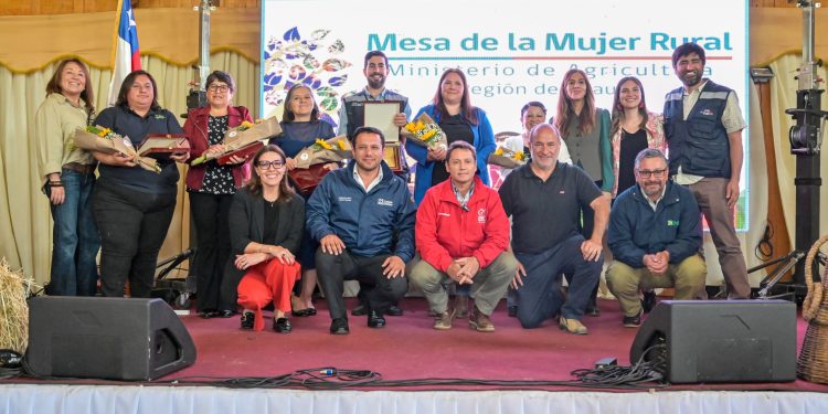 Gobernador Pedro Pablo Álvarez-Salamanca encabeza entrega de reconocimientos a destacadas mujeres campesinas del Maule