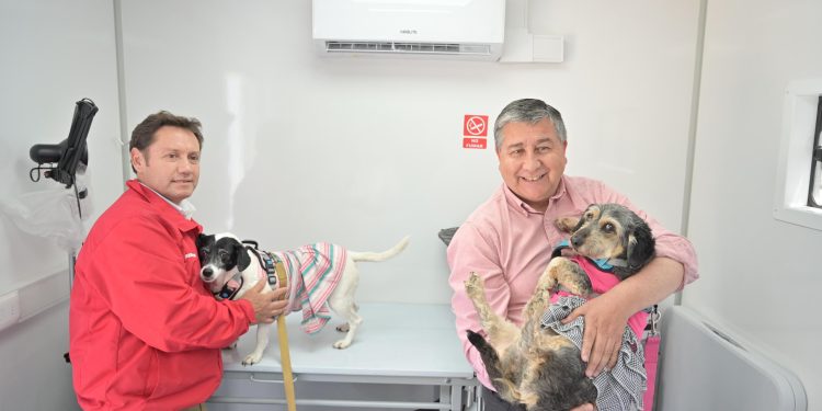 Teno pone en marcha su primera Clínica Veterinaria Móvil gracias a recursos del Gobierno del Maule