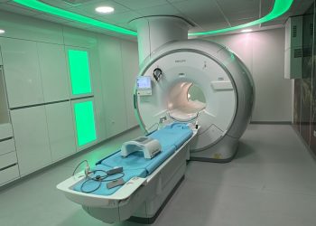Salto histórico en diagnóstico médico: Clínica de Cauquenes incorporó resonador magnético de última generación