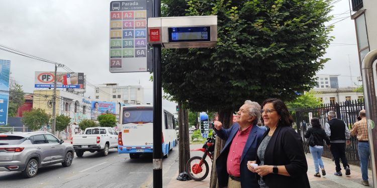 Instalan diez Paneles de Información Variable (PIV) para que usuarios sepan a qué hora pasará recorridos de buses