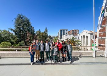Alumnos de la Escuela Carlos Spano de Talca conocen el Gobierno Regional en un recorrido guiado por el gobernador