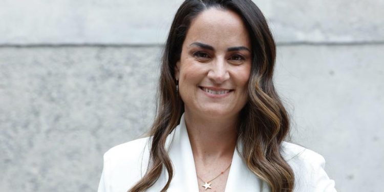 Sharoni Rosenberg presentó con éxito “La historia que te cuentas” en Santiago y anuncia visita al Maule para compartir su mensaje sobre propósito