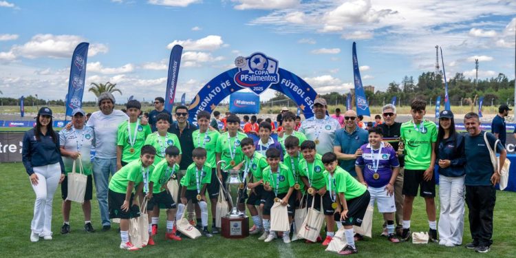 Colegio Inglés Mabel Condemarín de Los Muermos se coronó campeón nacional de la 20ª Copa PFalimentos