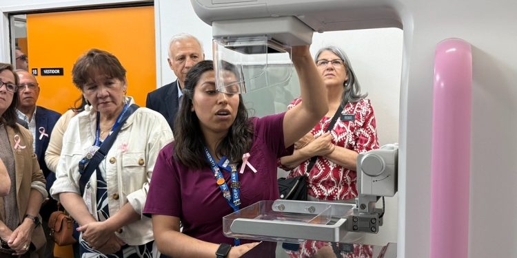 Parral instala el primer mamógrafo de su sistema de atención pri