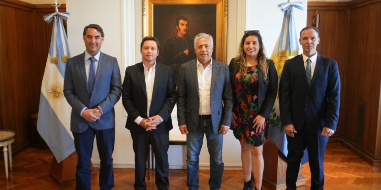 Gobernador Álvarez-Salamanca realiza visita a Mendoza para fortalecer integración y avanzar en el desarrollo del Paso Pehuenche