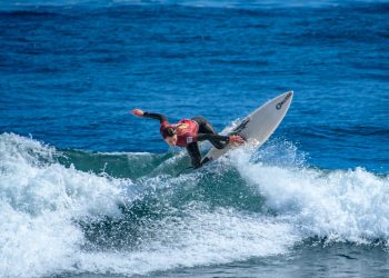 Municipalidad de  Pelluhue entrega subvención a surfista María Weiss para el Mundial Junioren Perú