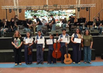 Masivo y exitoso encuentro de bandas escolares organiza SLEP Maule Costa en Cauquenes