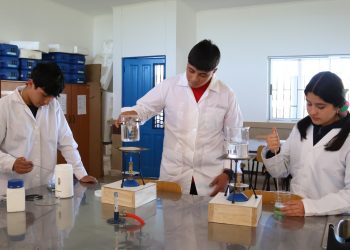 En moderno laboratorio de ciencias trabajaron este año alumnos de Liceo San Ignacio de Empedrado