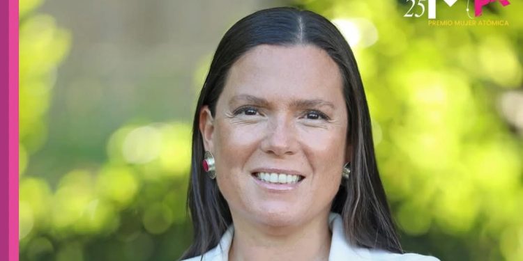 Premio Mujer Atómica 2025 destaca a maulina como líder nacional del emprendimiento femenino
