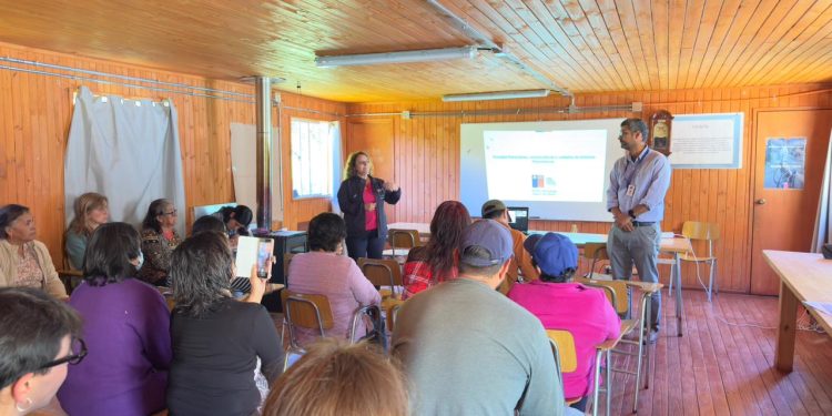 Realizan charla de buenas prácticas y conocimientos fundamentales de paneles fotovoltaicos en Cajón del Melado