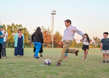 Nueva iluminación transforma la cancha de Villa Los Robles en un punto seguro para el deporte comunitario