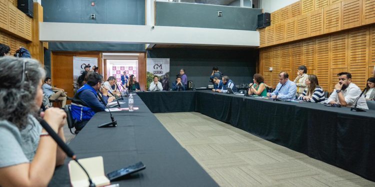 Gobernador del Maule lidera histórica Mesa Técnica para enfrentar la crisis ambiental del sistema lacustre de Vichuquén