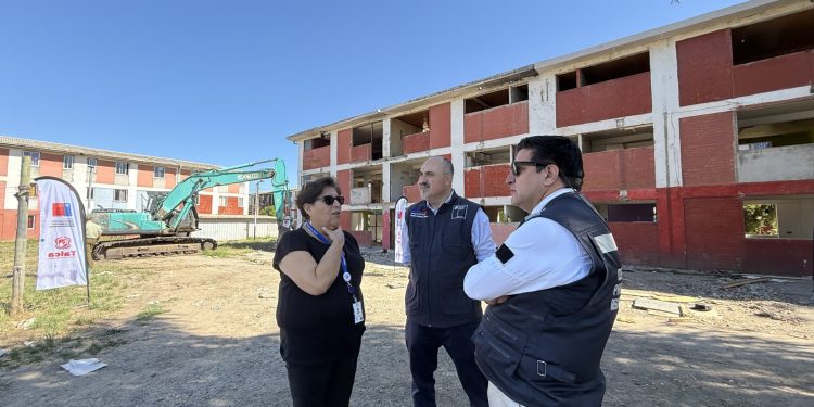 Sigue demolición de bloques y departamentos en Las Américas de Talca