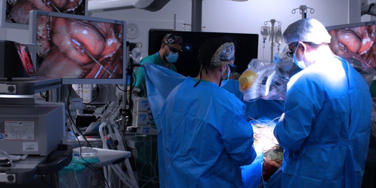 Hospital de Curicó logró importante avance en neurocirugía con su primera operación con paciente despierto