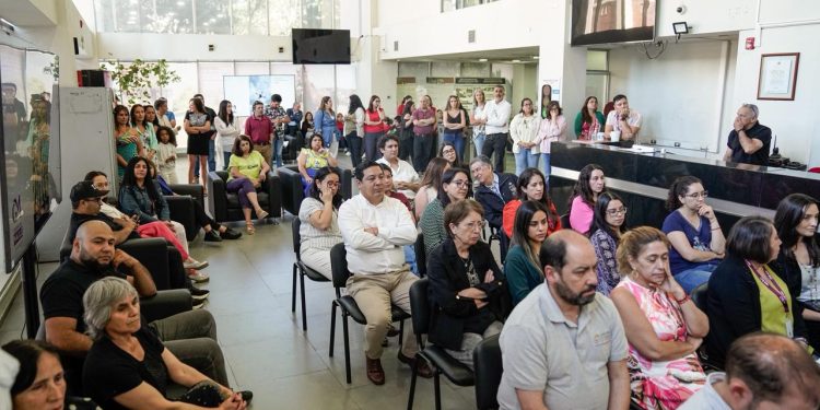 Concierto de Navidad del TRM llenó de música el hall del edificio del Gobierno del Maule