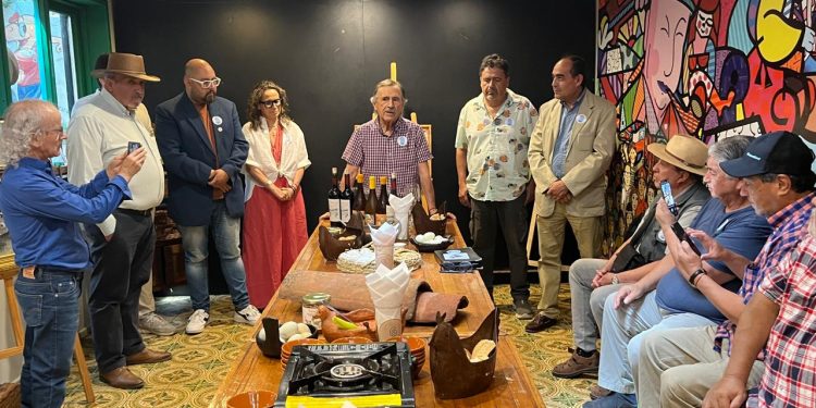 Celebran 110 años de ramal Talca-Constitución con preparaciones culinarias tradicionales del viaje en tren