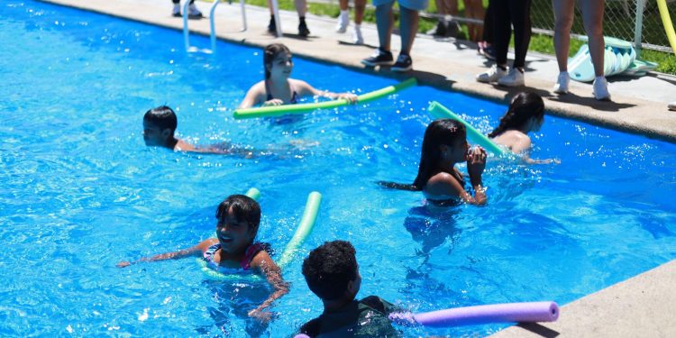 Con alegría y acceso gratuito: Talca da la bienvenida al verano con la inauguración de su temporada de Piscinas Municipales 2026