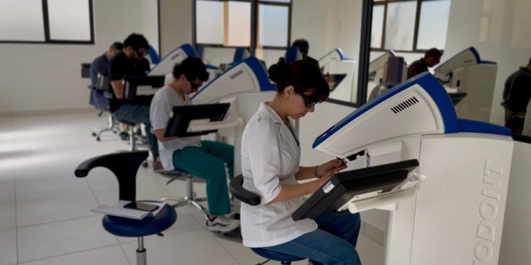 Odontología UTalca incorpora modernos simuladores para la formación de sus estudiantes