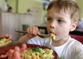 Nuevo estudio refuerza vínculo entre alimentación ultraprocesada y obesidad infantil