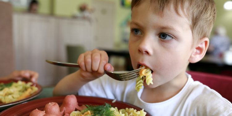 Nuevo estudio refuerza vínculo entre alimentación ultraprocesada y obesidad infantil