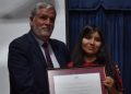 Premio Roberto Hernández Cornejo a María Esperanza Cabrera Peña de la Escuela San Miguel de Talca y obsequio de la Fundación al establecimiento educativo
